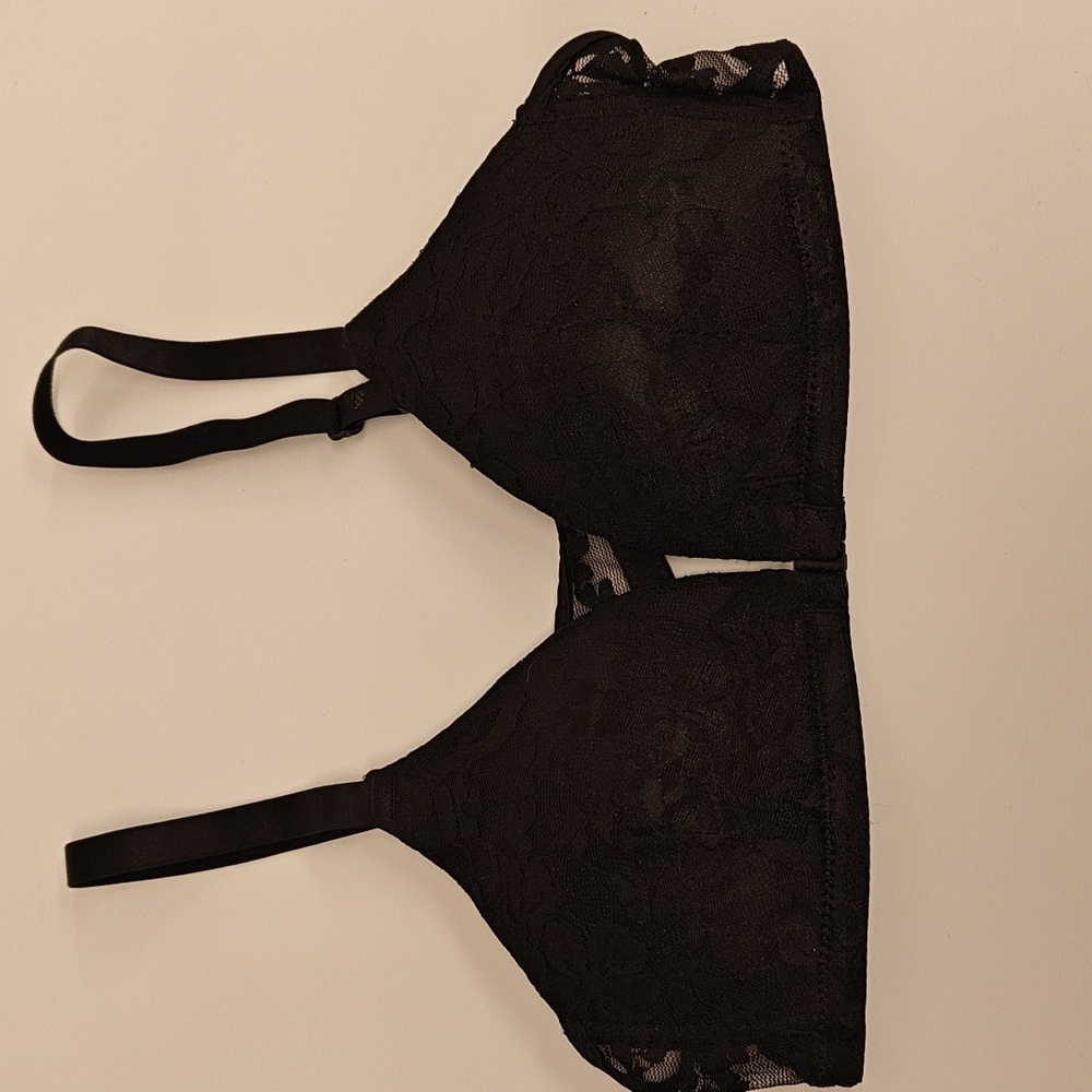 Lightly lined S black bra